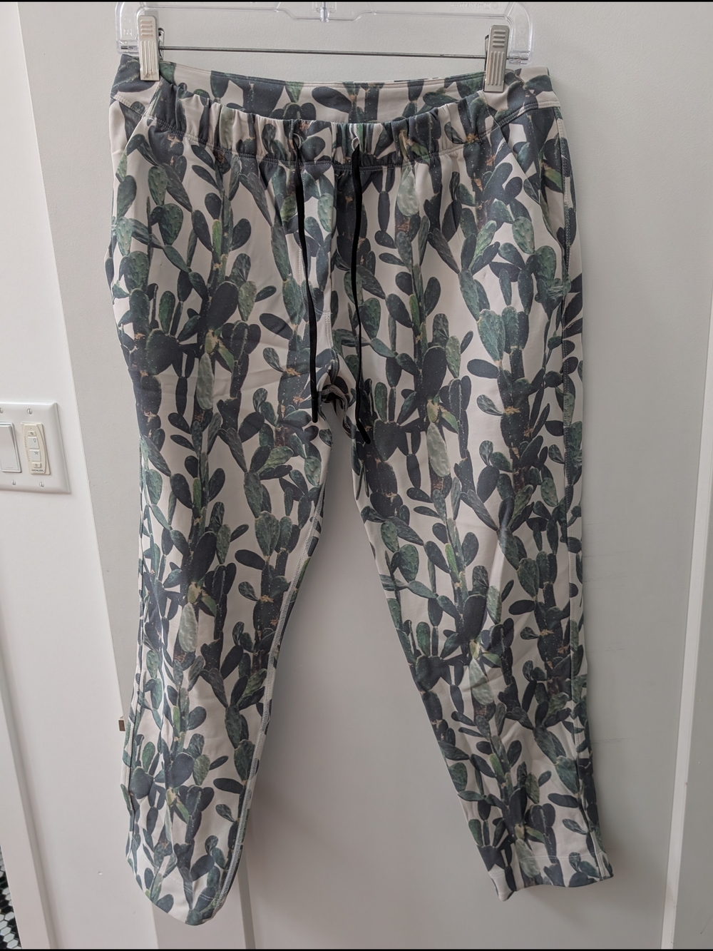 Lululemon RARE Cactus Print On The Fly Pants
